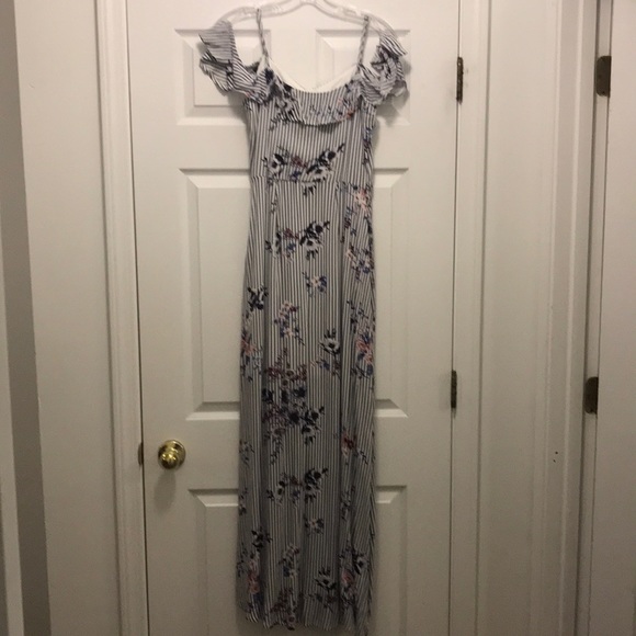 Blue floral off the shoulder Maxi dress - Picture 4 of 4